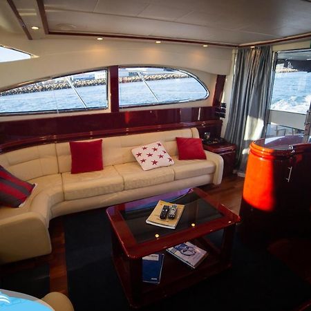 Barco No Coracao Da Cidade - Iate De 5 Estrelas Виана-ду-Каштелу Экстерьер фото