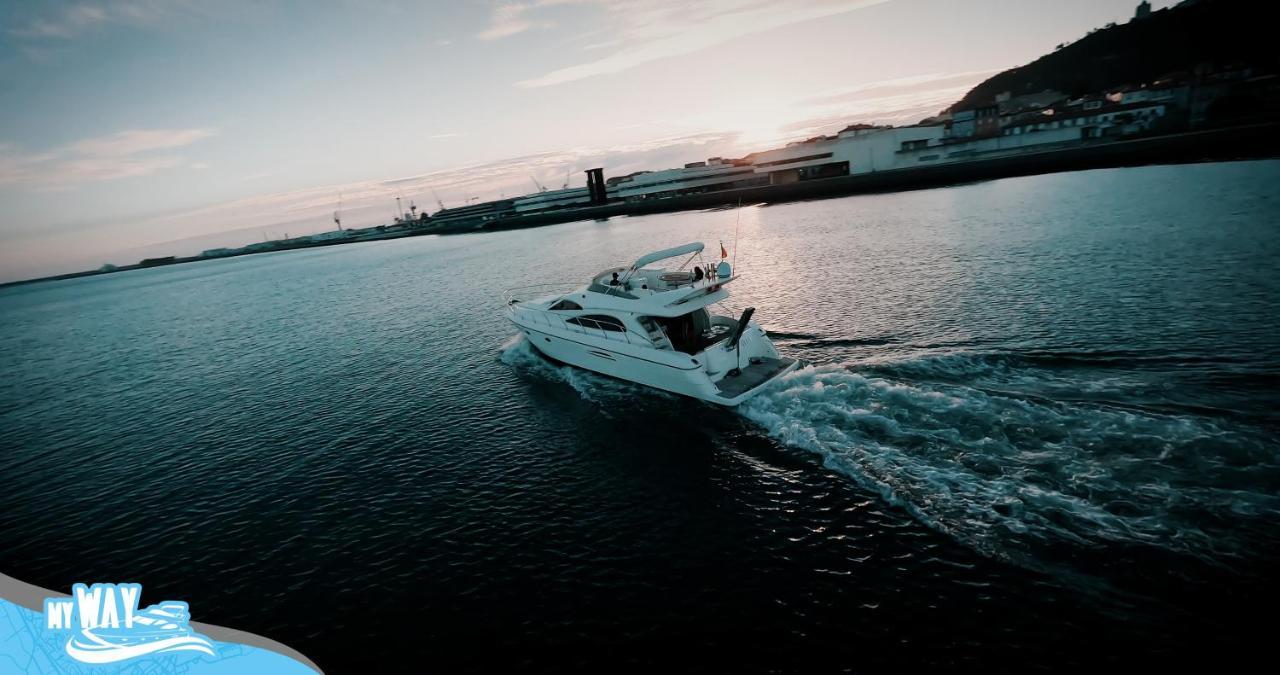 Barco No Coracao Da Cidade - Iate De 5 Estrelas Виана-ду-Каштелу Экстерьер фото